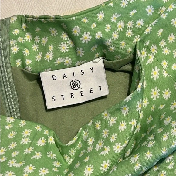 Daisy Street Green Daisy Print Mini Skirt size waist 34” - Picture 3 of 6